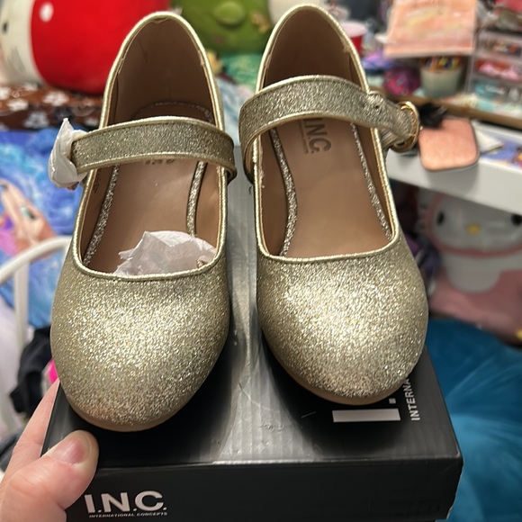 NWT- INC - Jade Beige Gold sparkly Shoe - Size 2 M - Picture 3 of 9